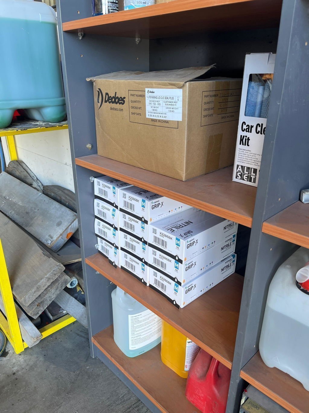Panel beater relying on HygieneHub gloves